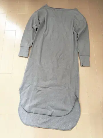 새상품급 spick&span 보트넥 긴팔 슬릿 원피스 그레이