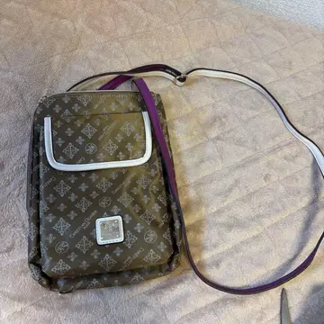 올리브 그린 숄더백