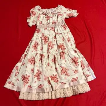 프릴 달린 꽃무늬 원피스