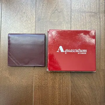 아쿠아 스큐텀 지갑