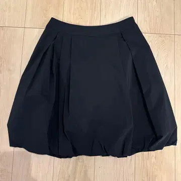 TO BE CHIC 블랙 벌룬 스커트 40 M 사이즈