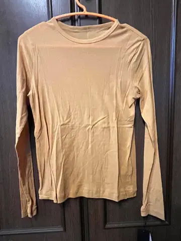 새상품 Aga 오렌지 긴팔 T셔츠 일본제