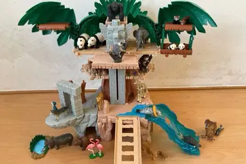 아니아 타카라토미 정글 트리 동물 포함