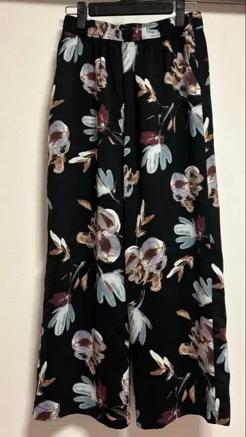 꽃무늬 와이드 팬츠 블랙 huitieme nid