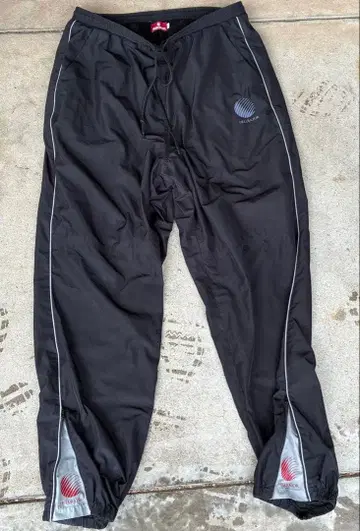 HELLRAZOR 나일론 팬츠