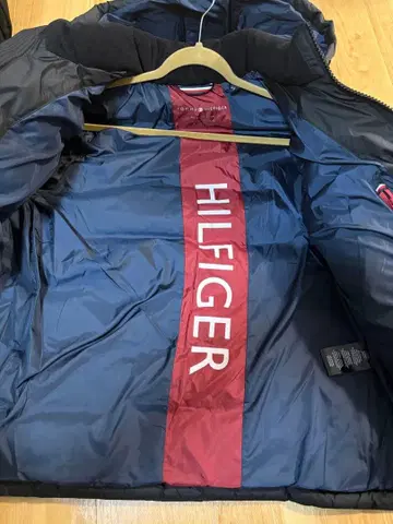 Tommy HILFIGER 후드 부착 다운 자켓 M 블랙