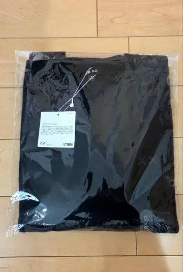 UNIQLO 캐시미어 스웨터 KAWS 한정판