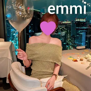 emmi 에미 컨디션 최상 오프숄더