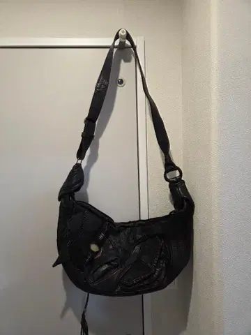 ISAMU KATAYAMA 블랙 숄더백