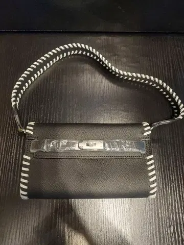 천연 가죽 컴팩트 숄더백 블랙 택 포함 새상품