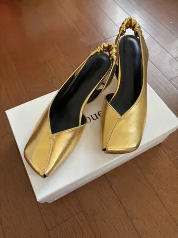 nouer 골드 스퀘어토 펌프스 밴딩 스트랩