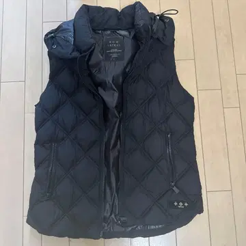 TATRAS 블랙 다운 베스트