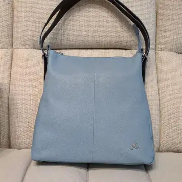 새상품 스카이블루 가죽 숄더백 K 로고 포함