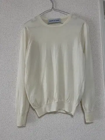 STAMP AND DIARY 울 크림색 긴팔 니트