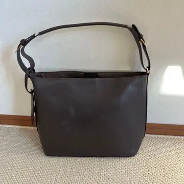 다크 브라운 숄더백