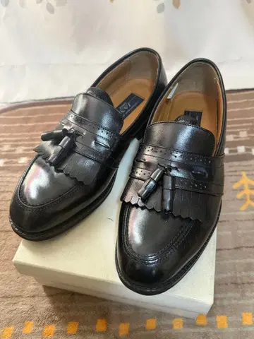 블랙 로퍼 프린지 태슬 장식