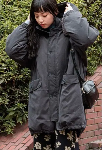 니코앤드 [ 발수 가공 ] 아라이 후와리 몬스터 후드티 차콜