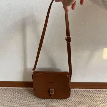 브라운 숄더백