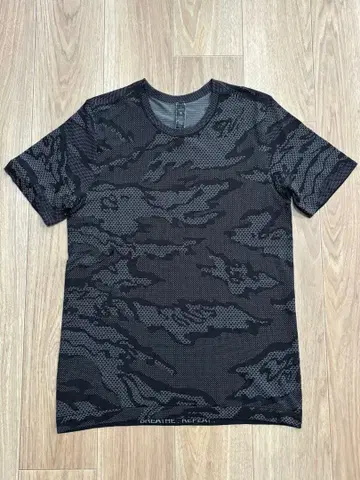 룰루레몬 카모 패턴 블랙 T셔츠 S사이즈