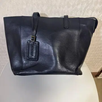네이비 컬러 가죽 토트백 택 포함