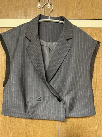 [ SENSE OF PLACE ] 테일러드 크롭 베스트