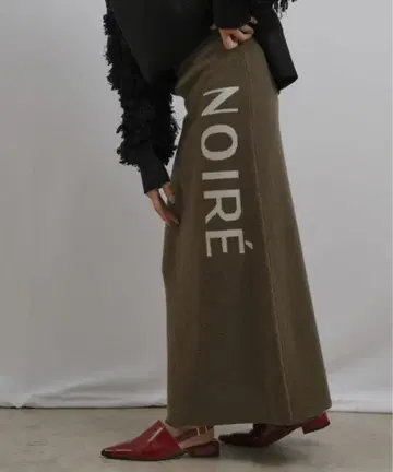 새상품 이번 시즌 포름리슈 스커트 로고 니트 SK 카키