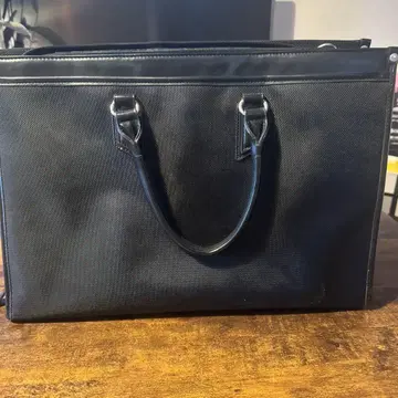 블랙 비즈니스 백 칸막이 포함