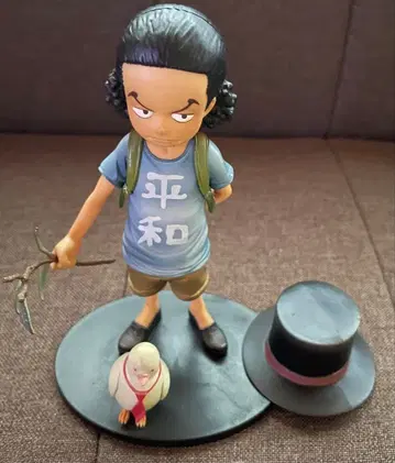 원피스 캐릭터 [배기]의 어린 시절 햇이 벗겨집니다.