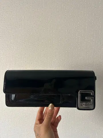 G 로고 블랙 클러치백