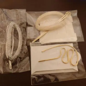 헤어 클립과 열쇠 모양 헤어핀 세트