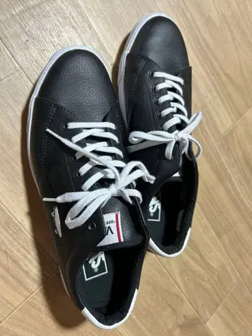 블랙 가죽 스니커즈 스케이트보드 로고