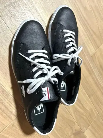 블랙 가죽 스니커즈 스케이트보드 로고