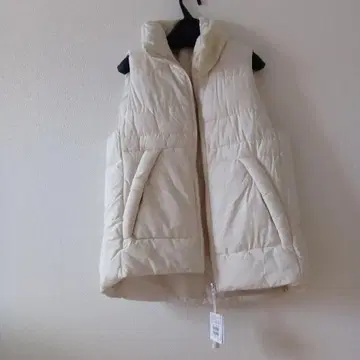 크림색 슬리브리스 베스트