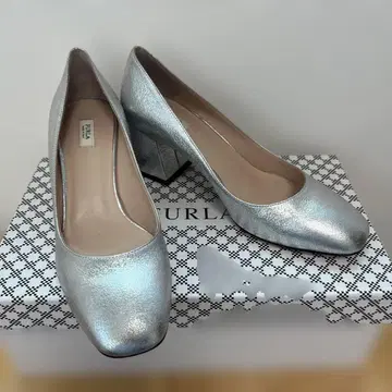 FURLA 훌라 펌프스 실버