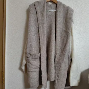 후드 부착 울 혼방 변형 가디건 베이지