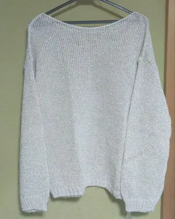 Aga 오프숄더 화이트 니트 스웨터