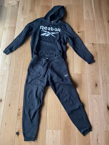 Reebok 블랙 후드 부착 맨투맨 셋업 남성용 M 사이즈