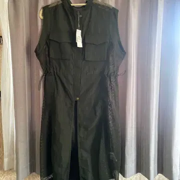 미사용 새상품 슬리브리스 다크 카키 정가 14,000엔