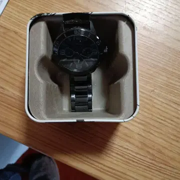 블랙 아날로그 손목시계