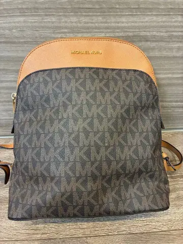 마이클코어스 백팩