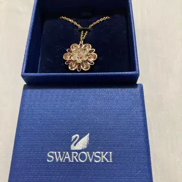 Swarovski 플라워 모티브 목걸이