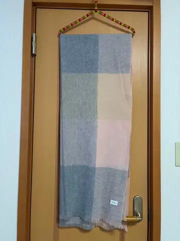 새상품급 FURLA 체크 무늬 스톨