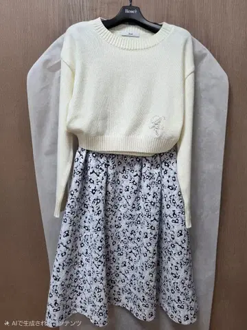 Rene 르네 새상품 꽃무늬 니트 플레어 스커트 반값 이하 네이비 36호