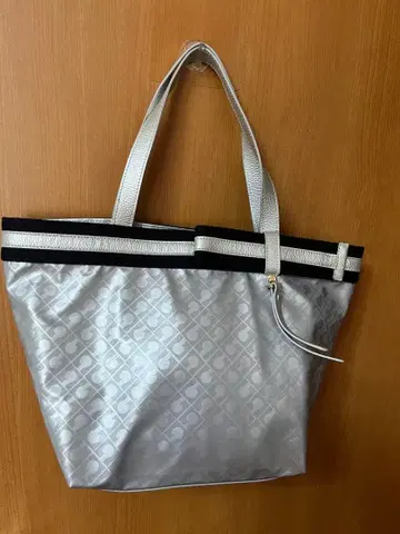 실버 로고 토트백