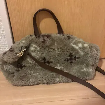 퍼 숄더백 베이지 계열