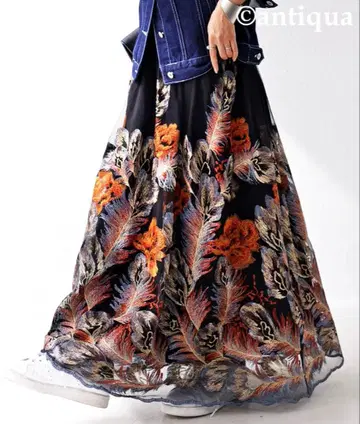 자수 장식 플레어 롱 스커트