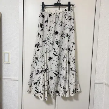 피칭 PICCIN 플로키 프린트 꽃무늬 모노톤 스커트 사이즈 L 허리밴딩