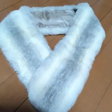 화이트 그레이 퍼 V자형 숄