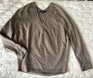 유니클로 새상품급 V넥 캐시미어 코쿤 니트 S