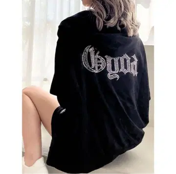 BACK GYDA 큐빅 라메 후드티